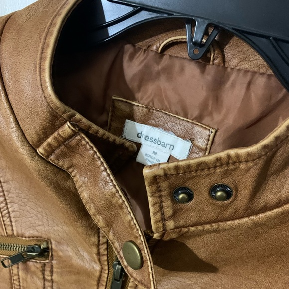 EUC tan faux leather coat from dress barn, size M - Picture 3 of 6